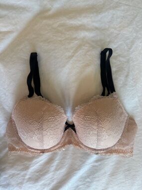 Victoria's Secret Dream Anglels Lightly Lined Blush Lace Bra with Black Straps